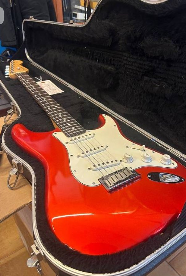 Busco fender stratocaster american standard roja