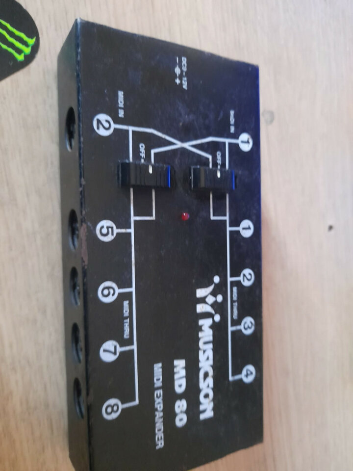 Midi thru  para ampliación de instrumentos