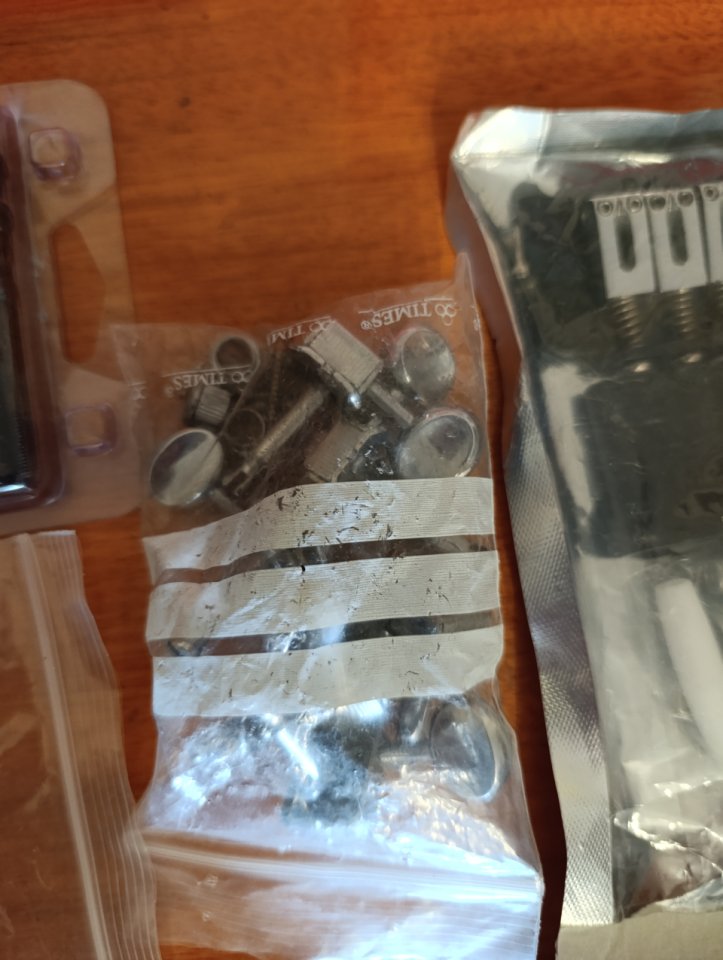 MATERIAL DE GUITARRA (Mercadillo guitarril) de segunda mano · Foto 7 de 10 · Alicante · 60 €