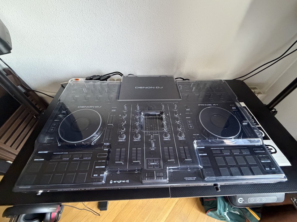 Denon Prime 4 Plus + accesorios de segunda mano · Foto 2 de 10 · Madrid · 2200 €
