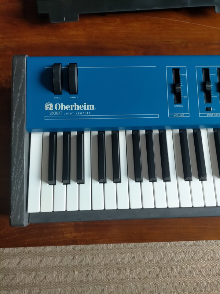 Oberheim MC 1000 76 teclad