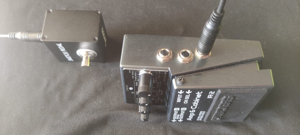 Boss IR-2 Amp & Cabinet + Footswitch selector de canal extra (con cable) de segunda mano · Foto 2 de 4 · Barcelona · 150 €