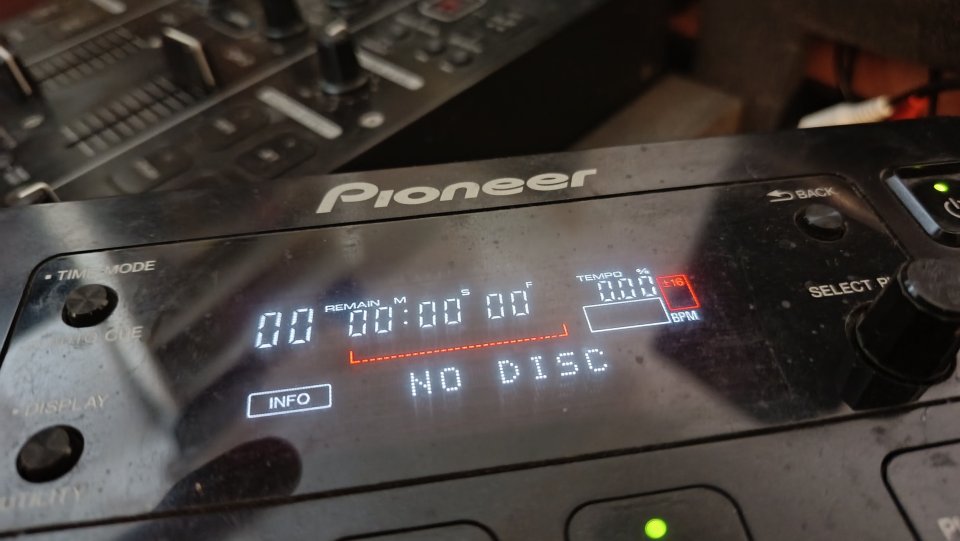 Vendo Pionner CDJ 350 + MIxer DJM 350 + Filghtcase Pionner