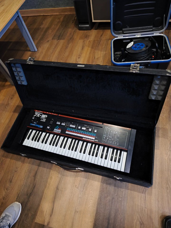 Roland JX-3P Sintetizador Analógico Vintage + Flight Case (para reparar)