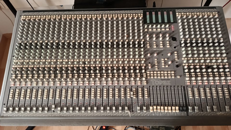 Soundtracs Topaz 32 canales
