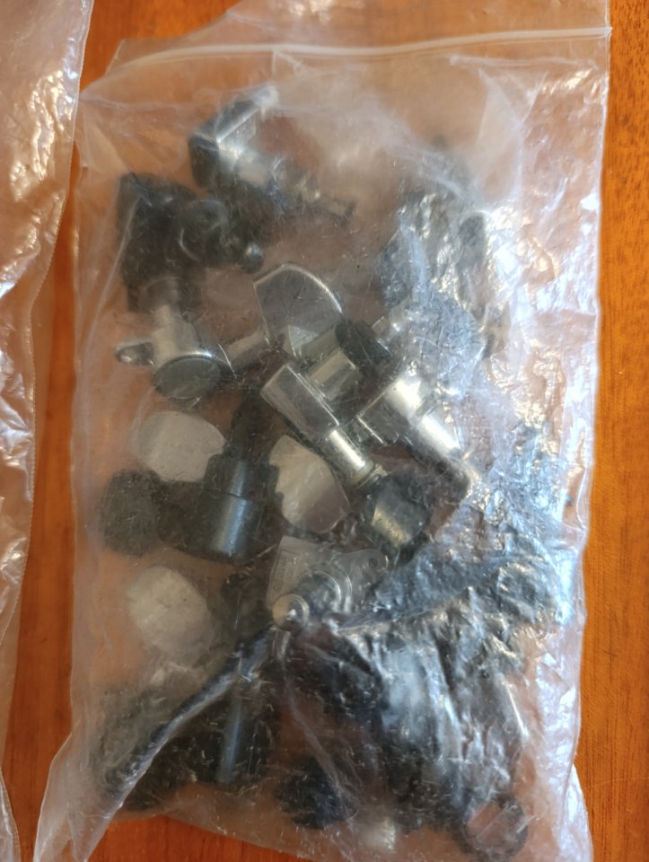 MATERIAL DE GUITARRA (Mercadillo guitarril) de segunda mano · Foto 10 de 10 · Alicante · 60 €