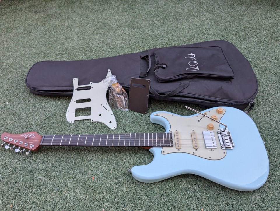 Schecter Nick Johnston HSS Atomic Frost + Funda blanda PRS de segunda mano · Foto 1 de 10 · A Coruña · 575 €