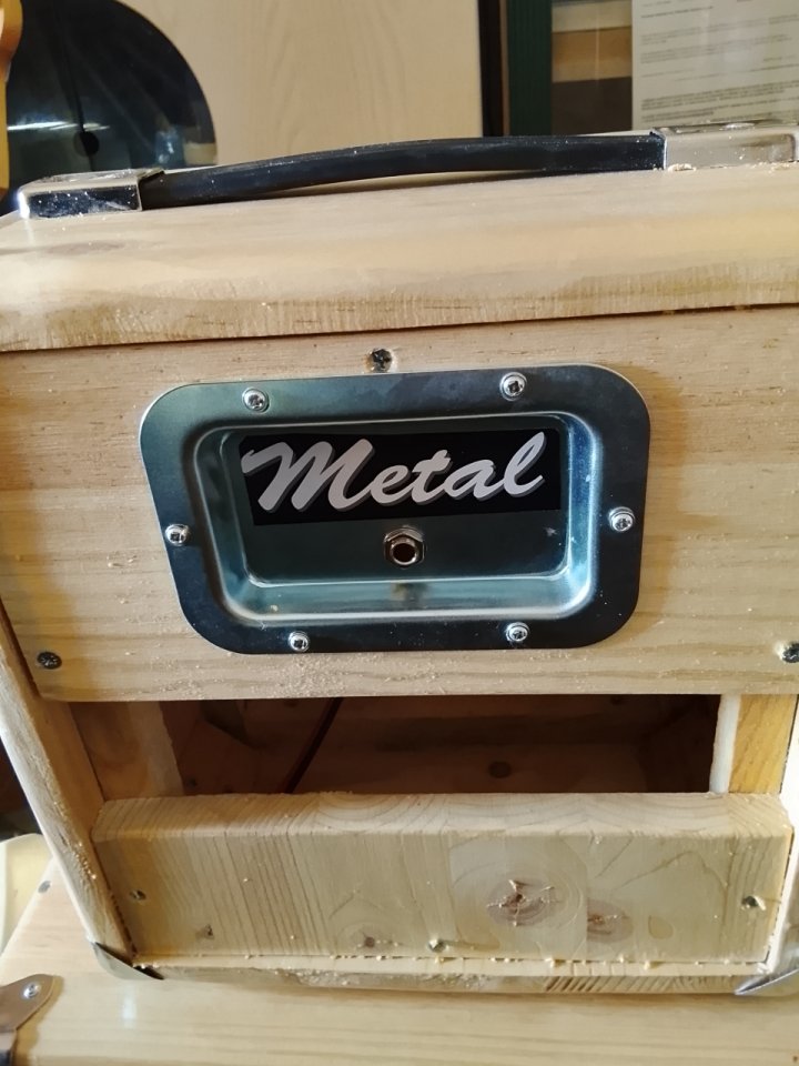 Pantalla 1x8 madera Abeto Finlandés 18mm de segunda mano · Foto 2 de 10 · Cáceres · 35 €