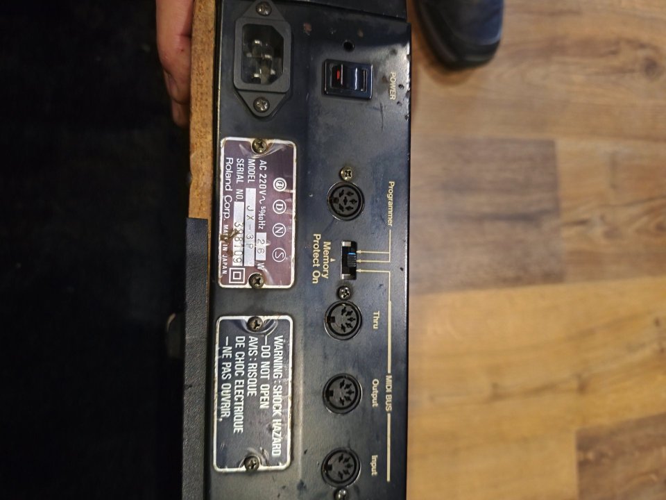 Roland JX-3P Sintetizador Analógico Vintage + Flight Case (para reparar)