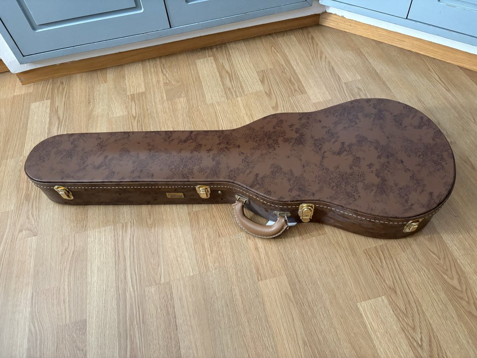 Estuche original Lifton case Gibson Les Paul custom shop R6 de segunda mano · Foto 1 de 3 · Madrid · 200 €