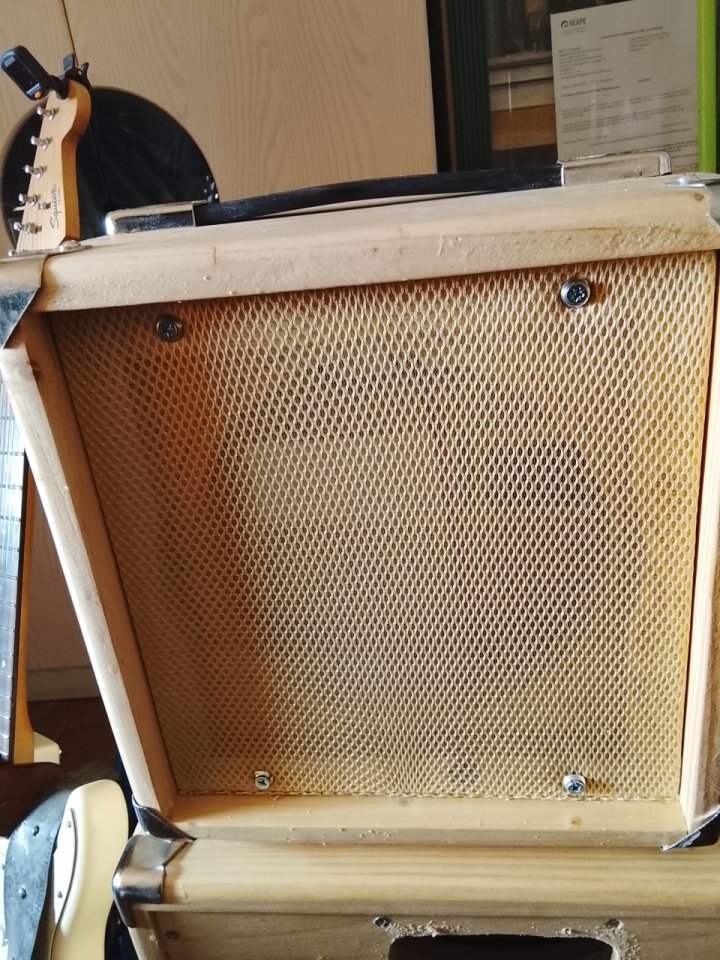 Pantalla 1x8 madera Abeto Finlandés 18mm de segunda mano · Foto 3 de 10 · Cáceres · 35 €