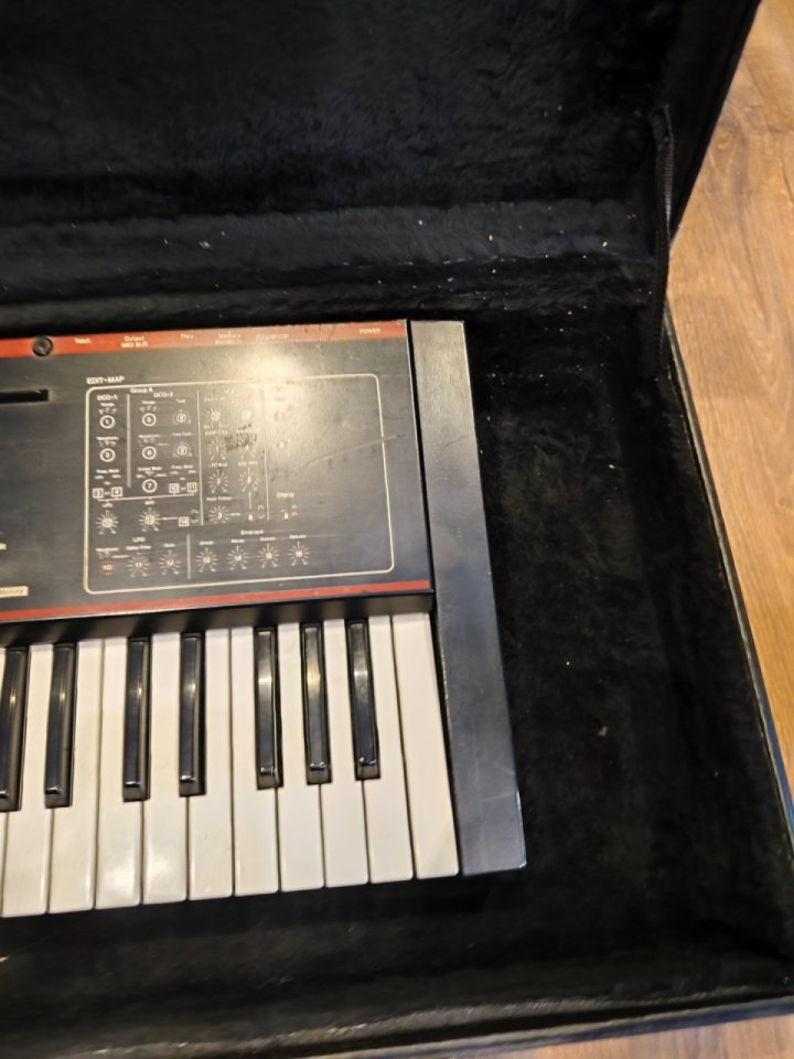 Roland JX-3P Sintetizador Analógico Vintage + Flight Case (para reparar)