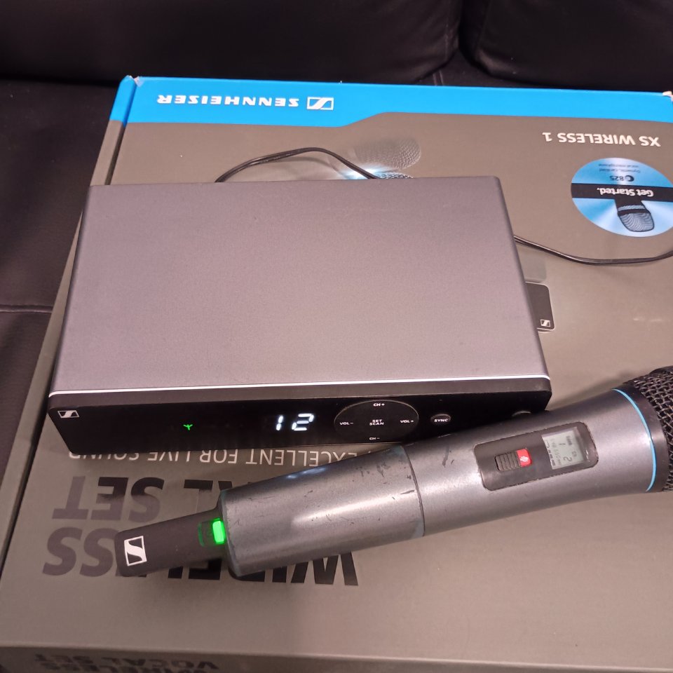Micrófono Sennheiser inalámbrico de segunda mano · Foto 3 de 6 · Málaga · 150 €