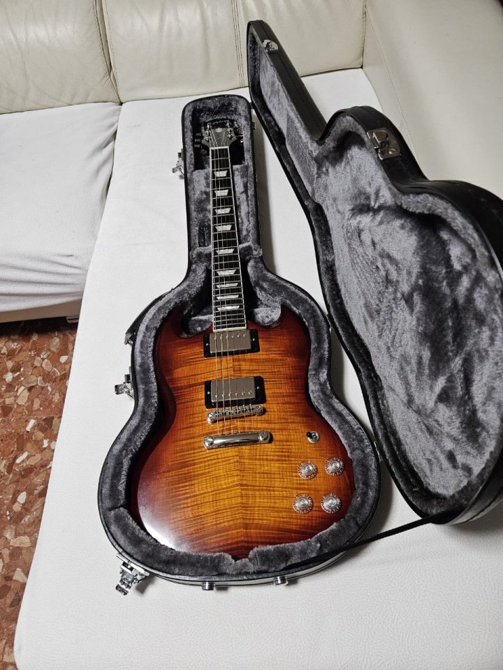 Cambio mis 2 Epiphone por Guitarra Fender u otra de similar valor a las mías (800€) de segunda mano · Foto 1 de 2 · Valencia