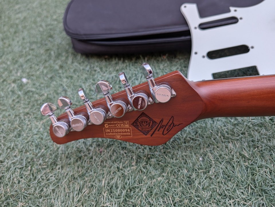 Schecter Nick Johnston HSS Atomic Frost + Funda blanda PRS de segunda mano · Foto 4 de 10 · A Coruña · 575 €