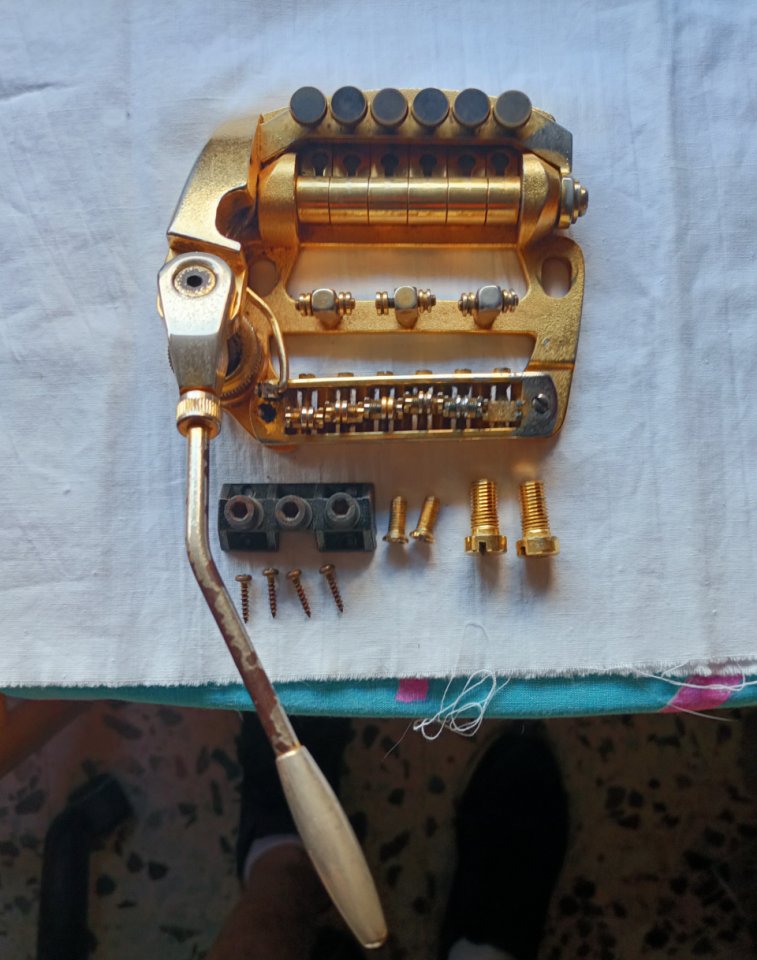 Puente Vibrato SCHALLER para Gibson Les Paul o SG años 80 de segunda mano · Foto 2 de 3 · Alicante · 100 €