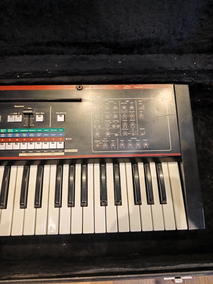 Roland JX-3P Sintetizador Analógico Vintage + Flight Case (para reparar)