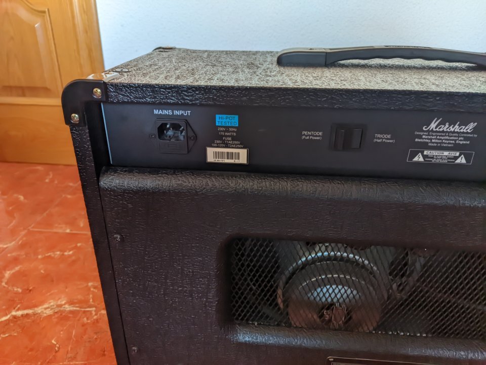 Por guitarra eléctrica típo stratocaster hss