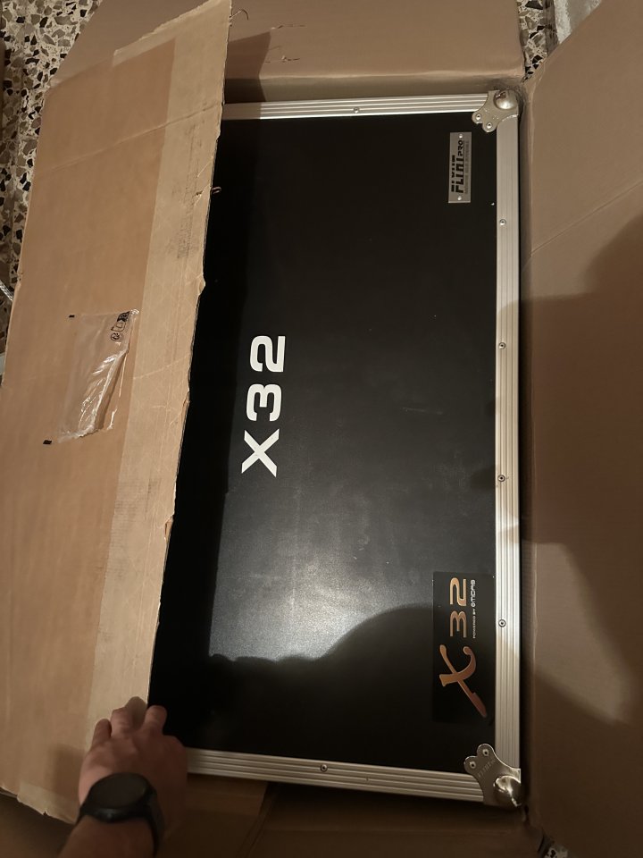 Behringer x32 Flight case de segunda mano · Foto 1 de 6 · Murcia · 1250 €