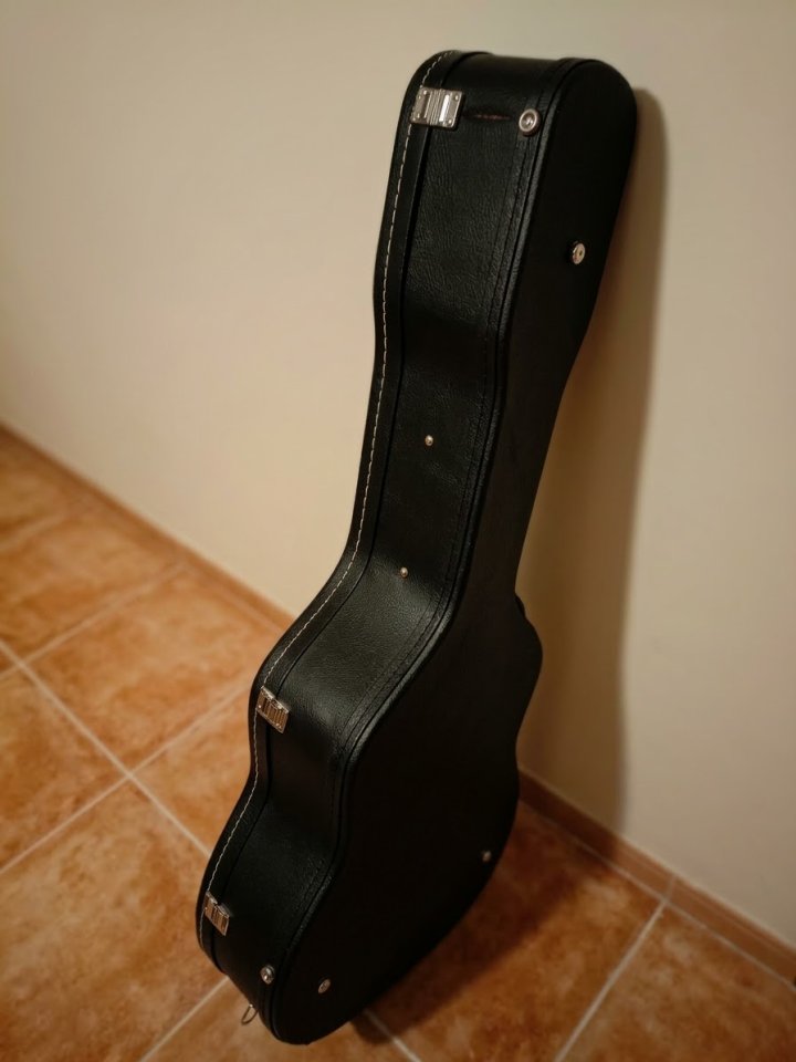 Estuche Fender Para Guitarra Acústica de segunda mano · Foto 1 de 10 · Madrid · 75 €