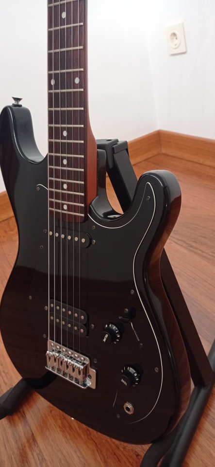 Guitarra eléctrica Samick antigua de segunda mano · Foto 1 de 8 · Cuenca · 120 €