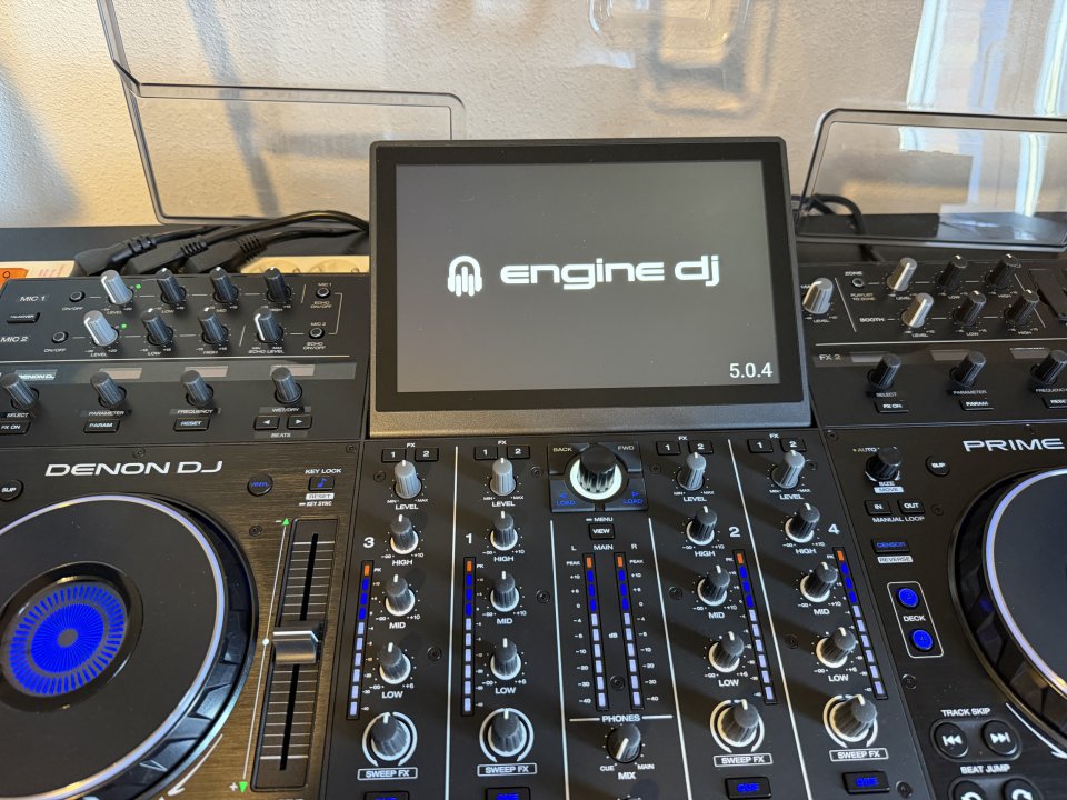 Denon Prime 4 Plus + accesorios de segunda mano · Foto 3 de 10 · Madrid · 2200 €