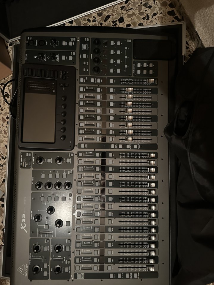 Behringer x32 Flight case de segunda mano · Foto 3 de 6 · Murcia · 1250 €