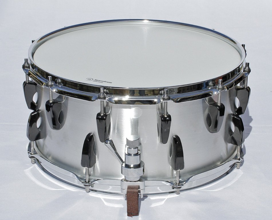 Caja de 14x6,5" con casco de aluminio cast de 12+8 divisiones