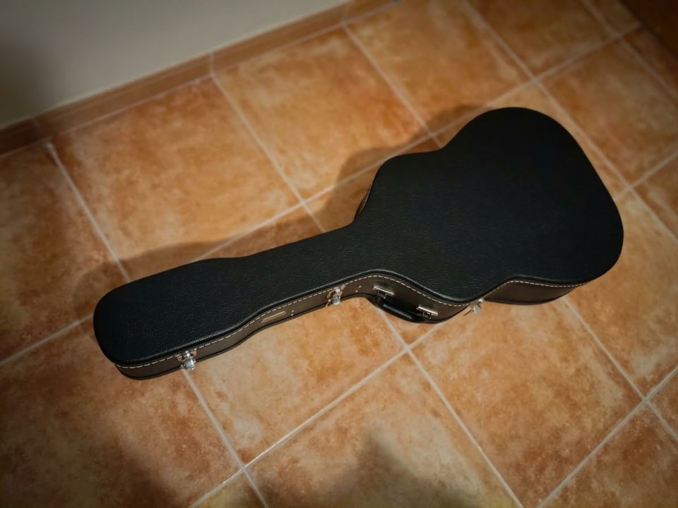 Estuche Fender Para Guitarra Acústica de segunda mano · Foto 4 de 10 · Madrid · 75 €
