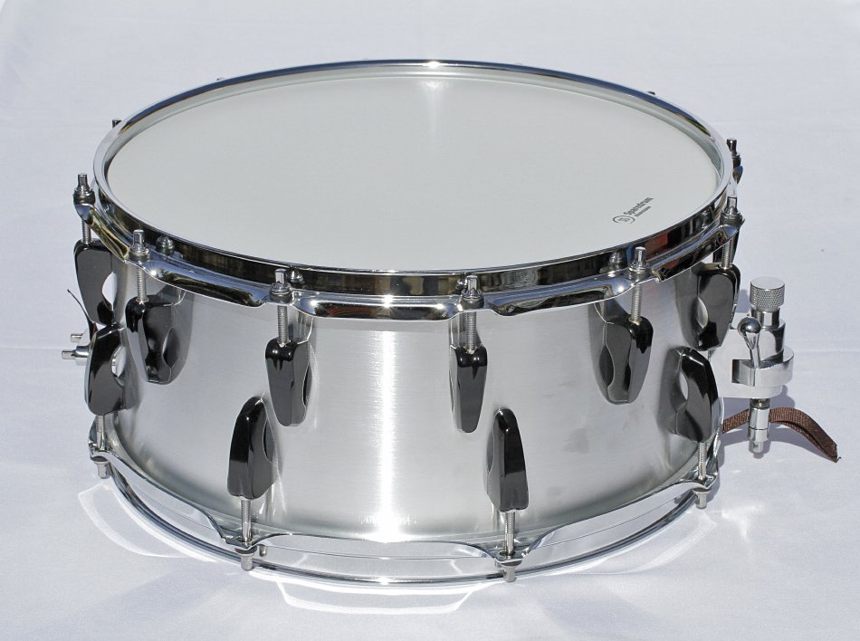 Caja de 14x6,5" con casco de aluminio cast de 12+8 divisiones