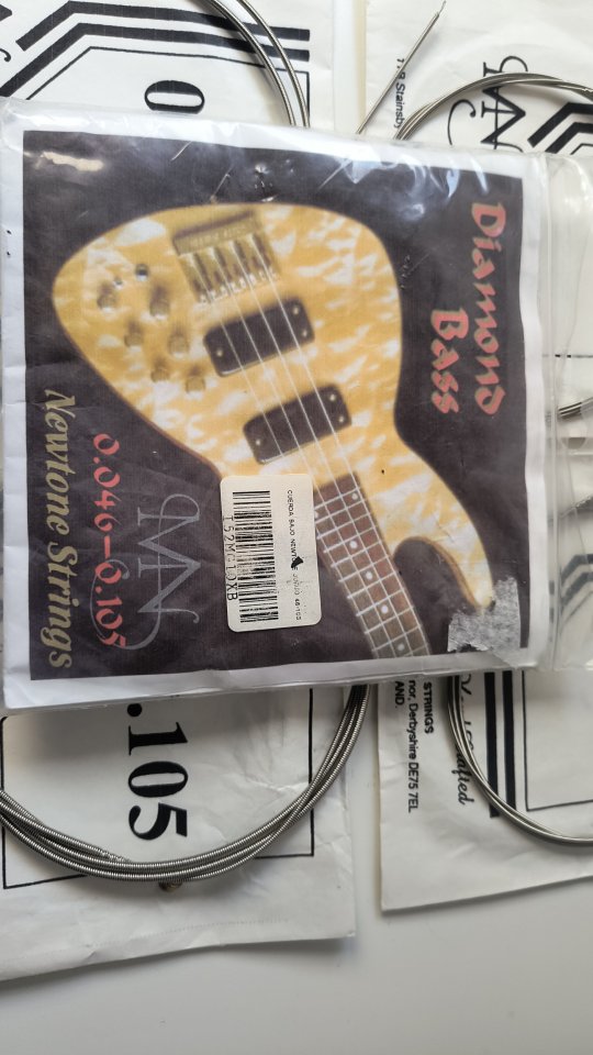 Cuerdas para bajo Newtone String (UK) de segunda mano · Foto 2 de 4 · Madrid · 12 €