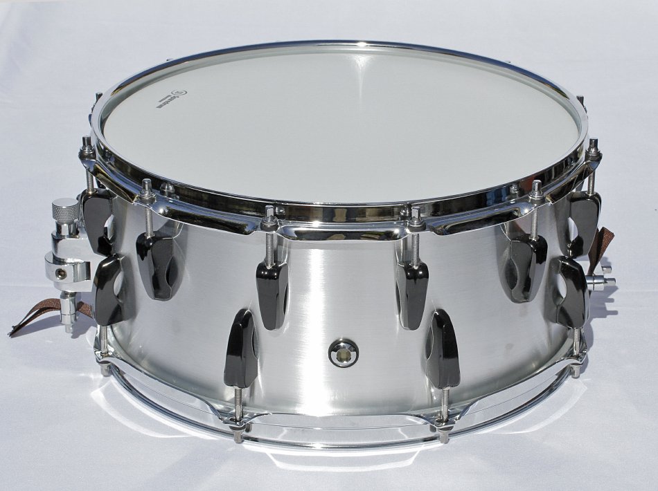 Caja de 14x6,5" con casco de aluminio cast de 12+8 divisiones