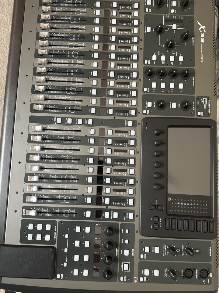 Behringer x32 Flight case de segunda mano · Foto 6 de 6 · Murcia · 1250 €