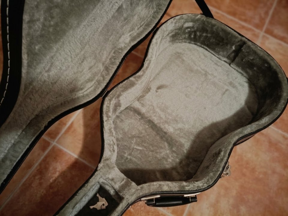 Estuche Fender Para Guitarra Acústica de segunda mano · Foto 6 de 10 · Madrid · 75 €