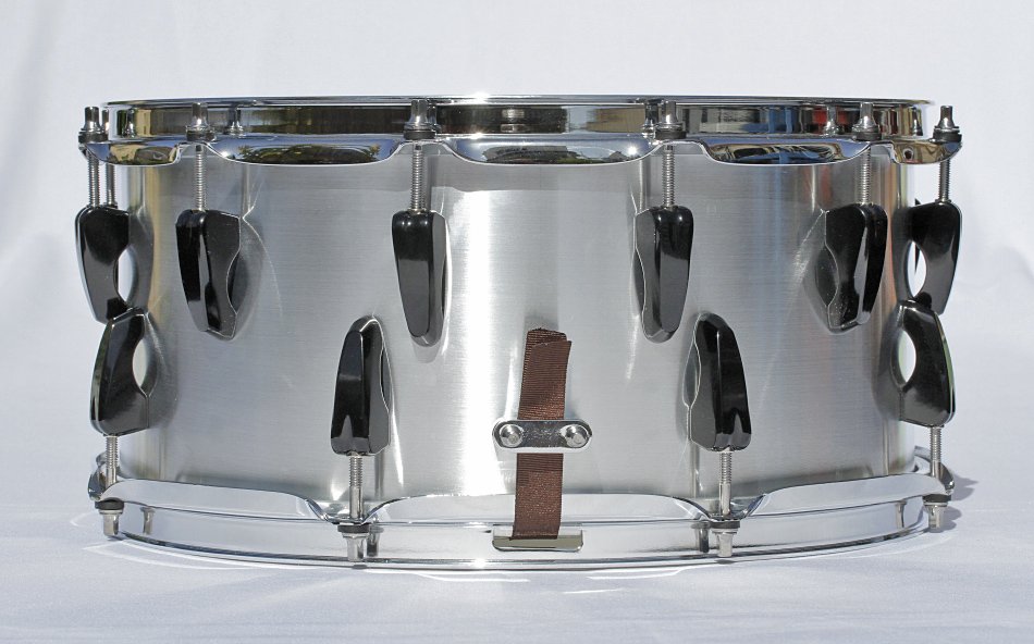 Caja de 14x6,5" con casco de aluminio cast de 12+8 divisiones