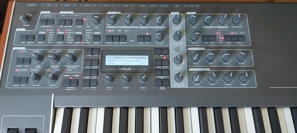 Access Virus ti2 RESERVADO