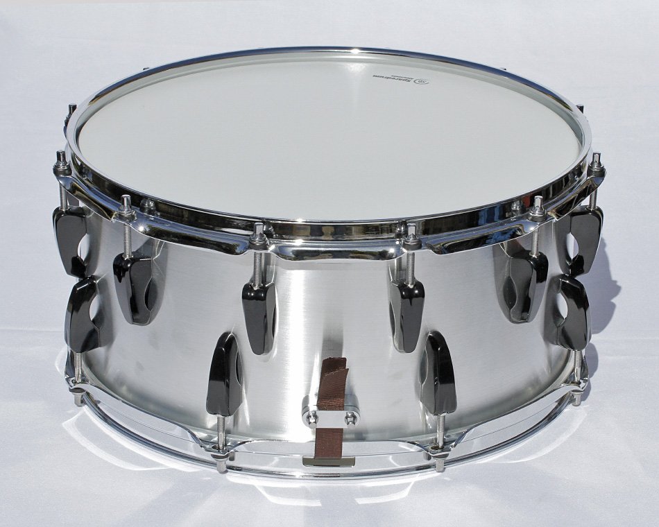 Caja de 14x6,5" con casco de aluminio cast de 12+8 divisiones