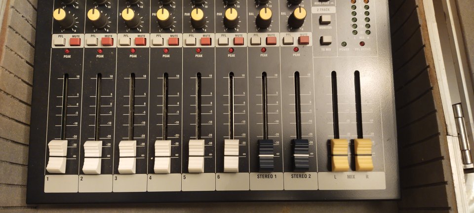 Soundcraft EPM6 Mesa de Mezclas Analógica 6 Canales de segunda mano · Foto 2 de 7 · Valencia · 220 €