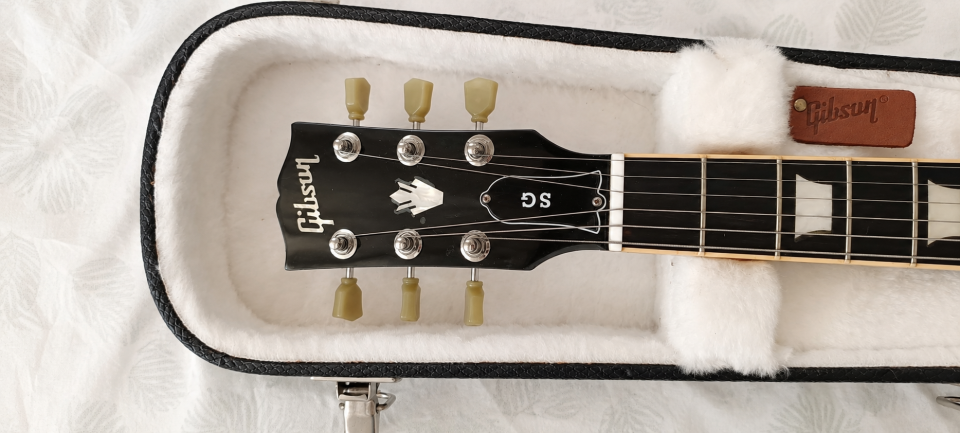 Gibson SG standard Black con estuche 2010 de segunda mano · Foto 3 de 9 · Madrid · 1150 €