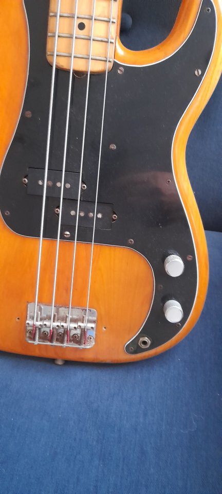 Bajo Fender Precision 1975 de segunda mano · Foto 4 de 6 · Sevilla · 2800 €