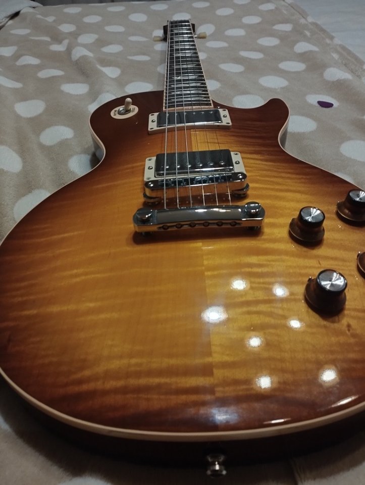 Gibson Les Paul Traditional 2011, modelo LPTD+HBCH1