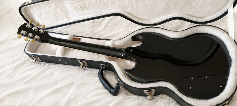 Gibson SG standard Black con estuche 2010 de segunda mano · Foto 6 de 9 · Madrid · 1150 €
