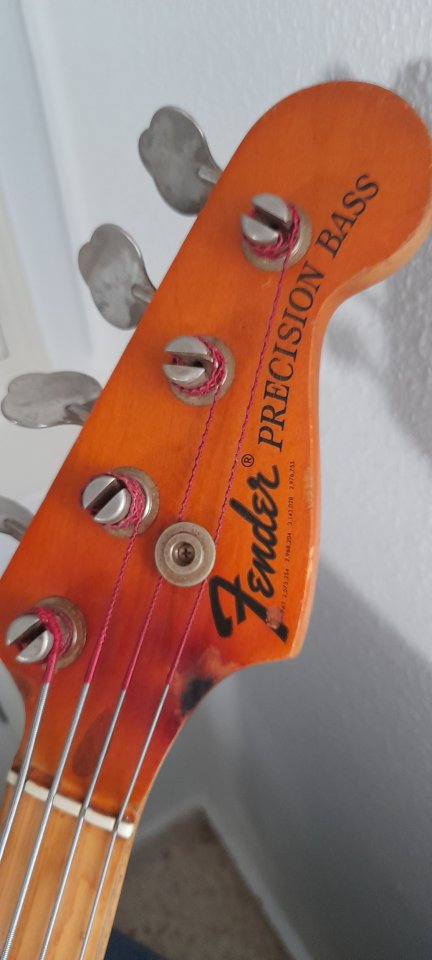 Bajo Fender Precision 1975 de segunda mano · Foto 5 de 6 · Sevilla · 2800 €