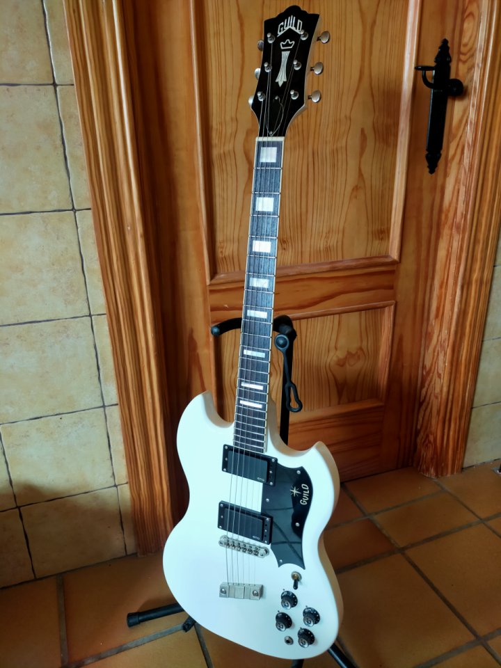 Guild S100 Polara / Korea / EMG 81 - 85 USA de segunda mano · Foto 1 de 4 · León · 600 €