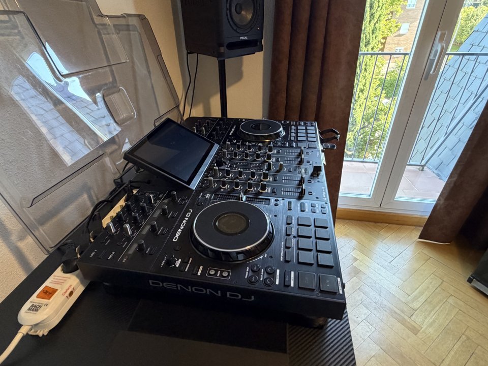 Denon Prime 4 Plus + accesorios de segunda mano · Foto 4 de 10 · Madrid · 2200 €