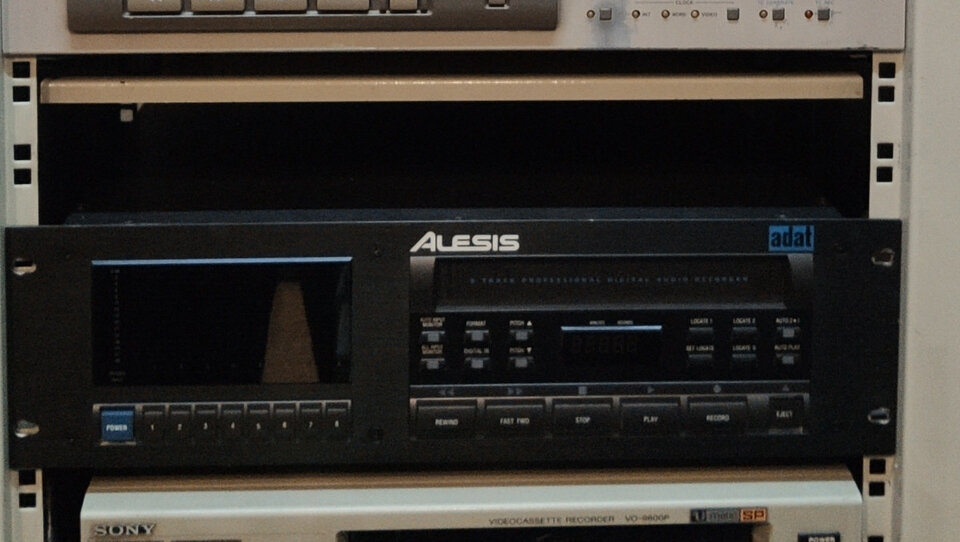 ADAT / TASCAM / Dolby SR / Dolby A / DBX I / PCM-F1 / DAT / CINTA...