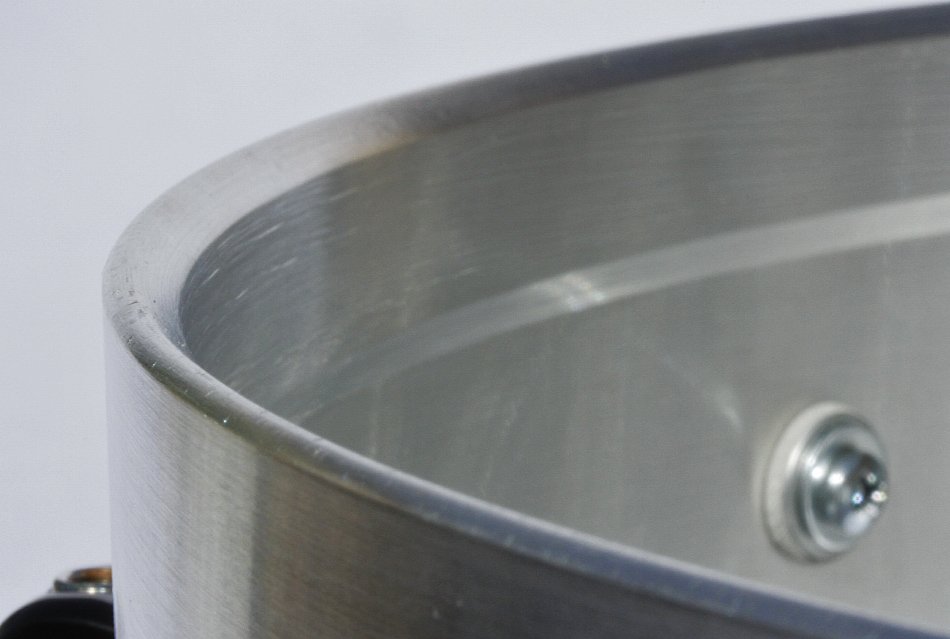 Caja de 14x6,5" con casco de aluminio cast de 12+8 divisiones