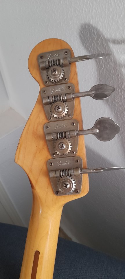 Bajo Fender Precision 1975 de segunda mano · Foto 6 de 6 · Sevilla · 2800 €