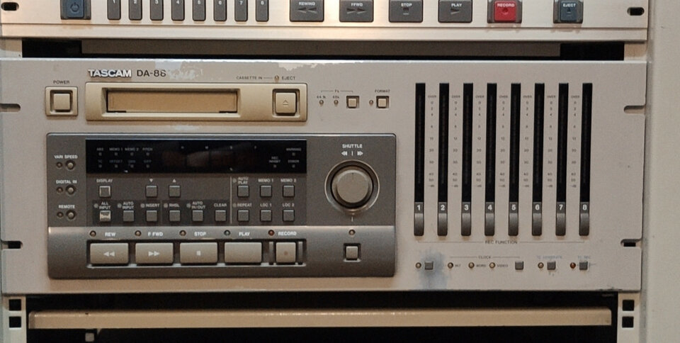 ADAT / TASCAM / Dolby SR / Dolby A / DBX I / PCM-F1 / DAT / CINTA...