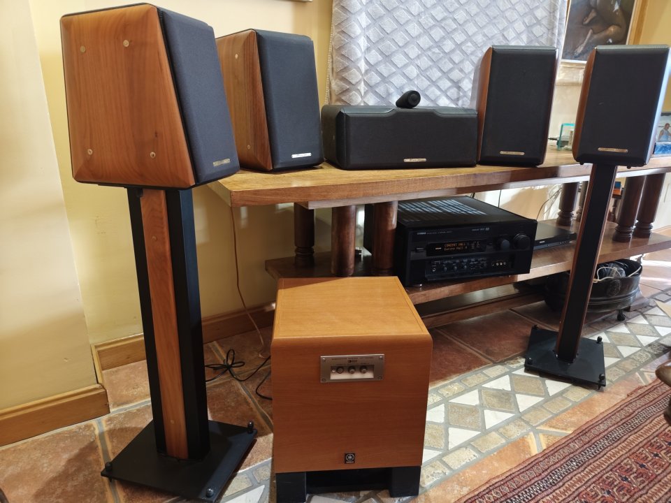 Amplificador Yamaha DSP-AX1+ equipo Yamaha altavoces y subwoofer 5.1